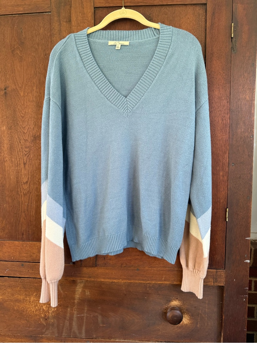 Women’s V-Neck Colorblock Sweater in Dusty Blue